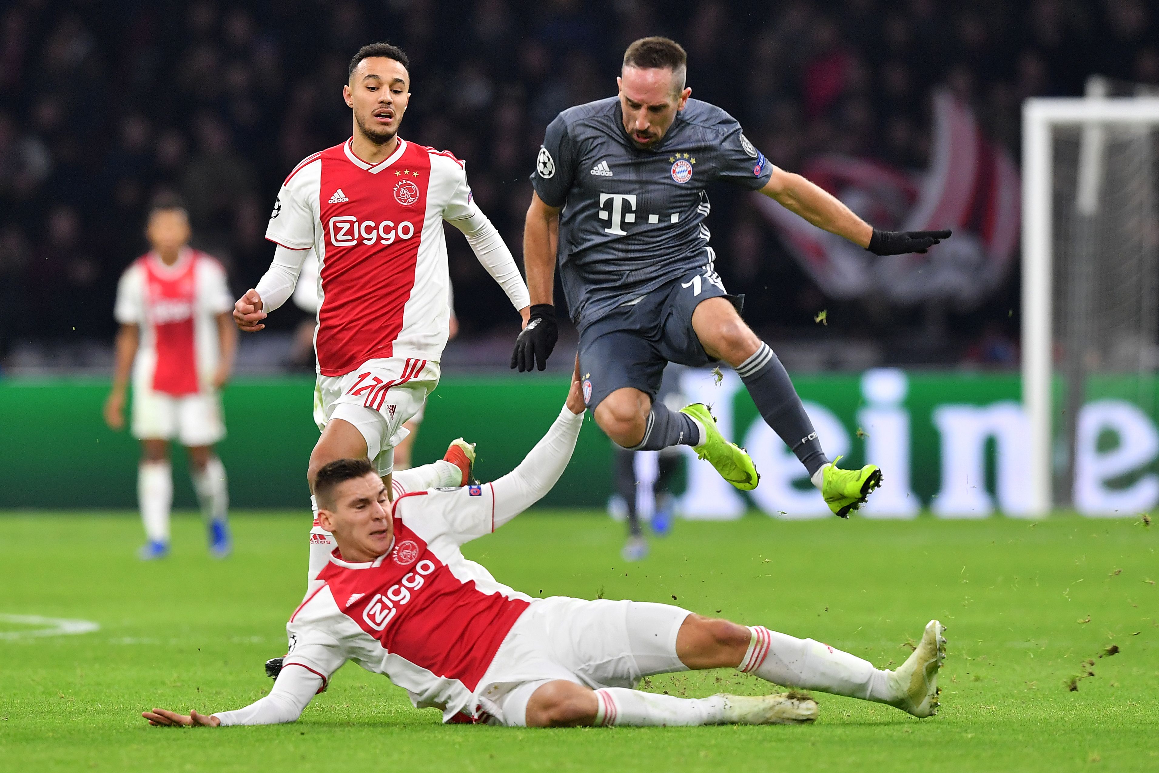 娱乐社区-拜仁慕尼黑对阿贾克斯的比分