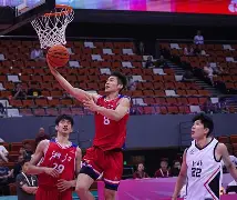 热门娱乐游戏-勇士队员集体砍下高分，完胜对手取得四连胜(勇士伤了几个人)