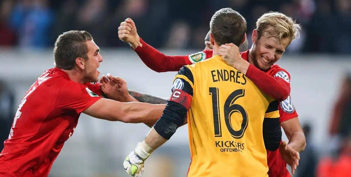 包含凯泽斯劳主场逆转，成功取得关键胜利！的词条